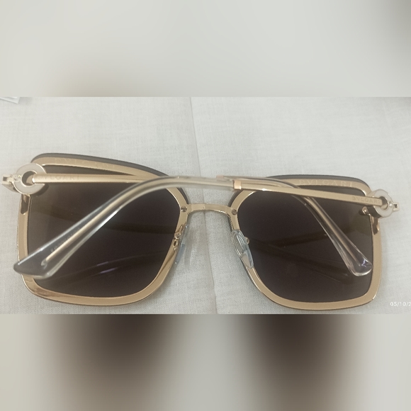 Authentic Bvlgari "On-Me" metal square sunglasses in Pink Gold - Picture 9 of 13